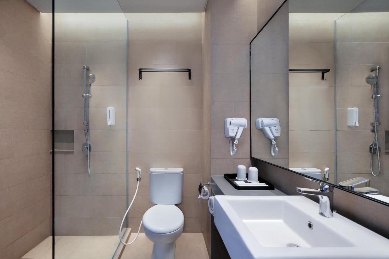 Ibis Surabaya Tidar Hotel Kültér fotó