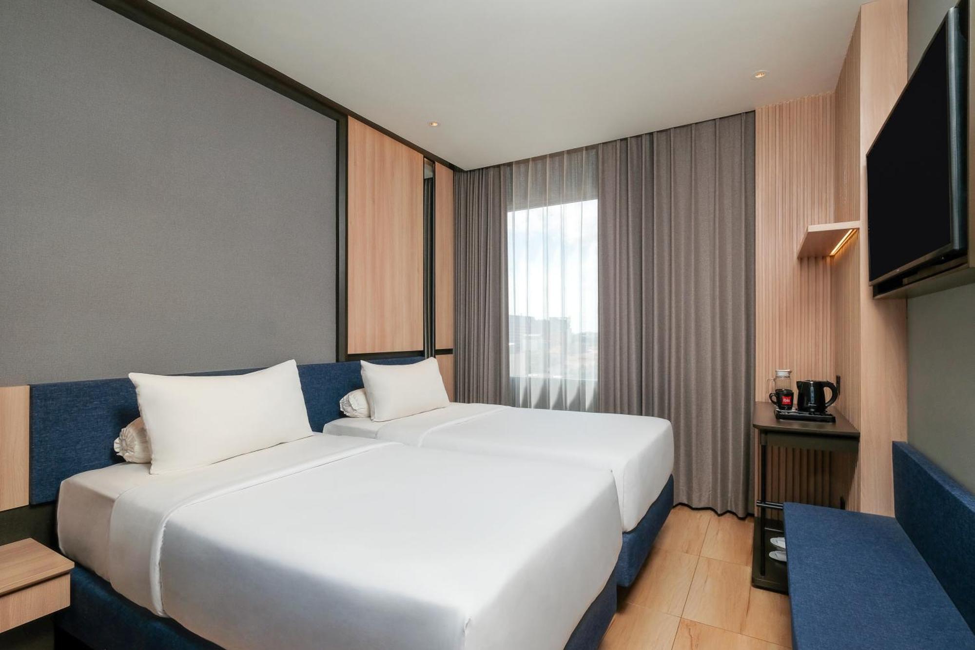 Ibis Surabaya Tidar Hotel Kültér fotó