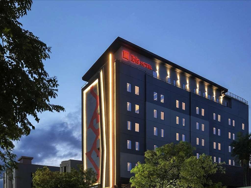 Ibis Surabaya Tidar Hotel Kültér fotó