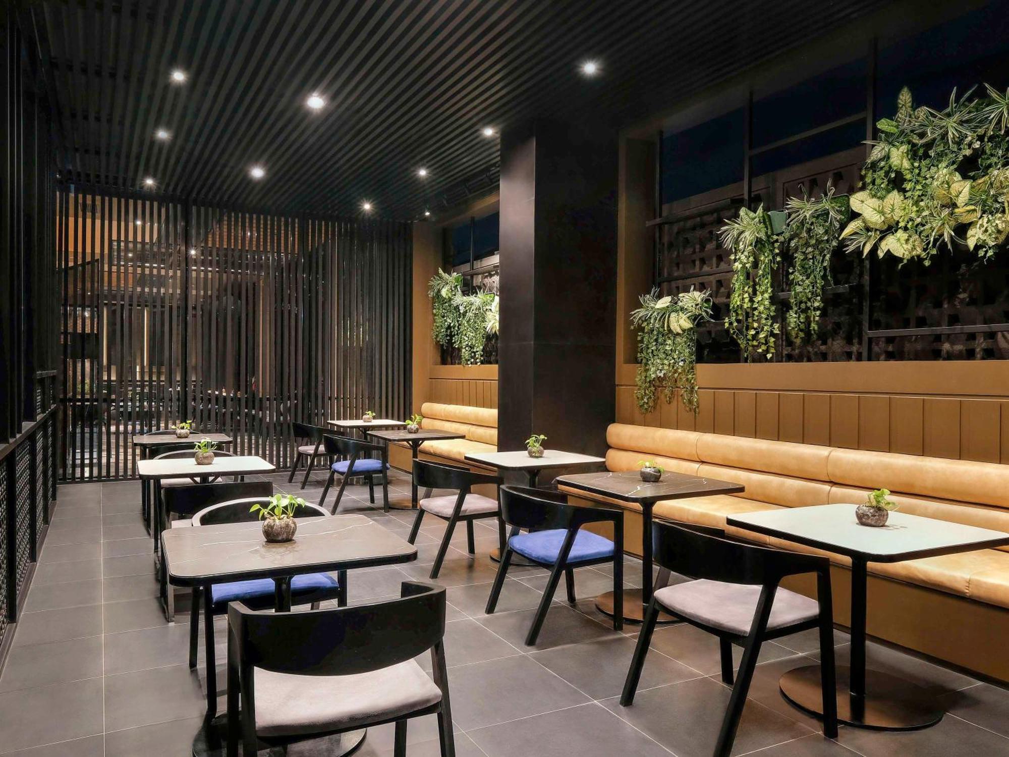 Ibis Surabaya Tidar Hotel Kültér fotó